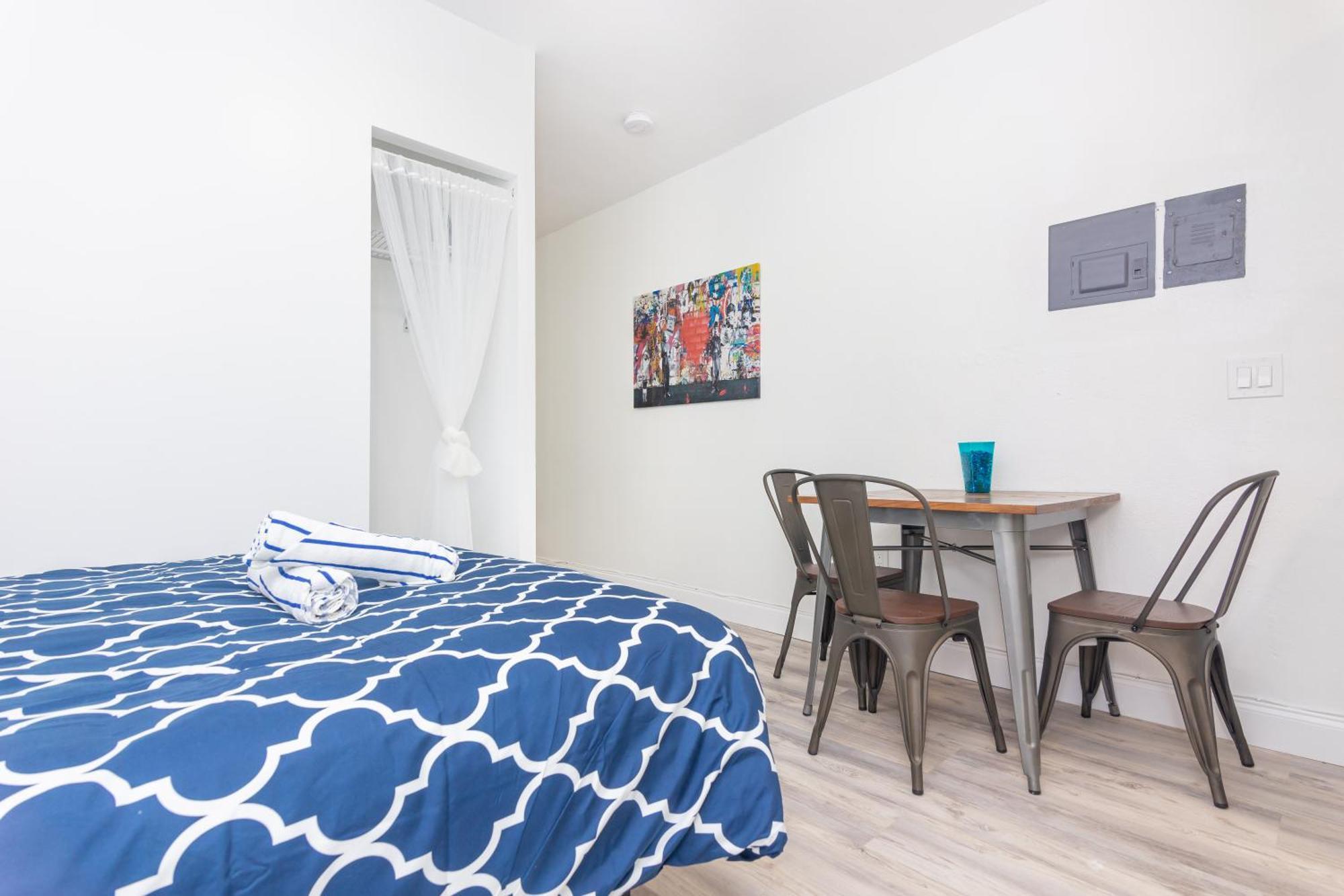 Ocean Drive Deco Apt W/2 Queen Beds, Steps 2 Beach 마이애미 비치 외부 사진