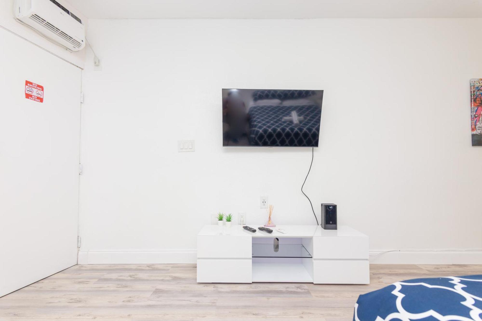 Ocean Drive Deco Apt W/2 Queen Beds, Steps 2 Beach 마이애미 비치 외부 사진