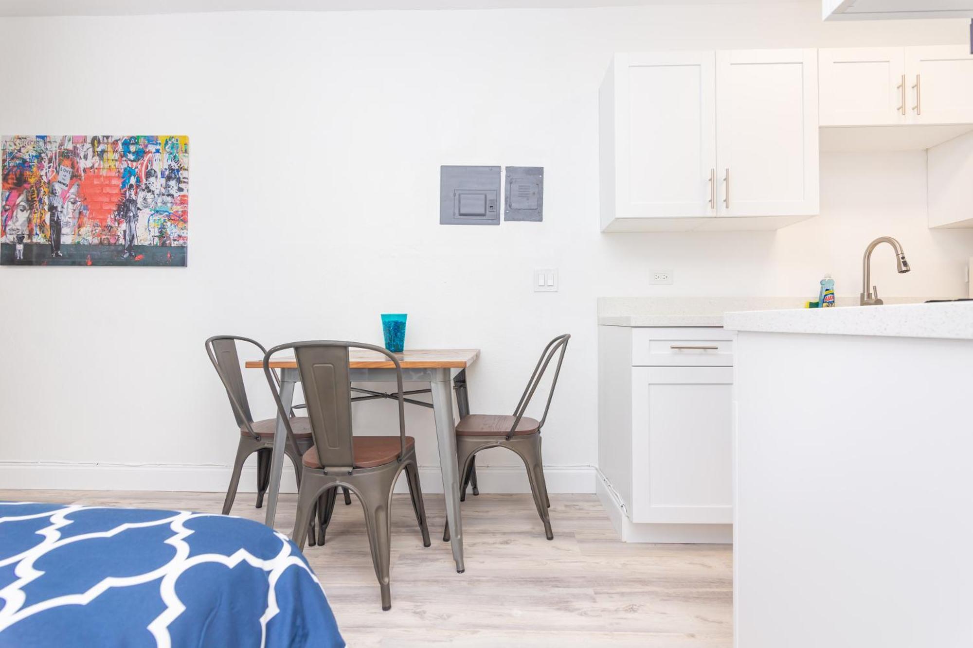 Ocean Drive Deco Apt W/2 Queen Beds, Steps 2 Beach 마이애미 비치 외부 사진