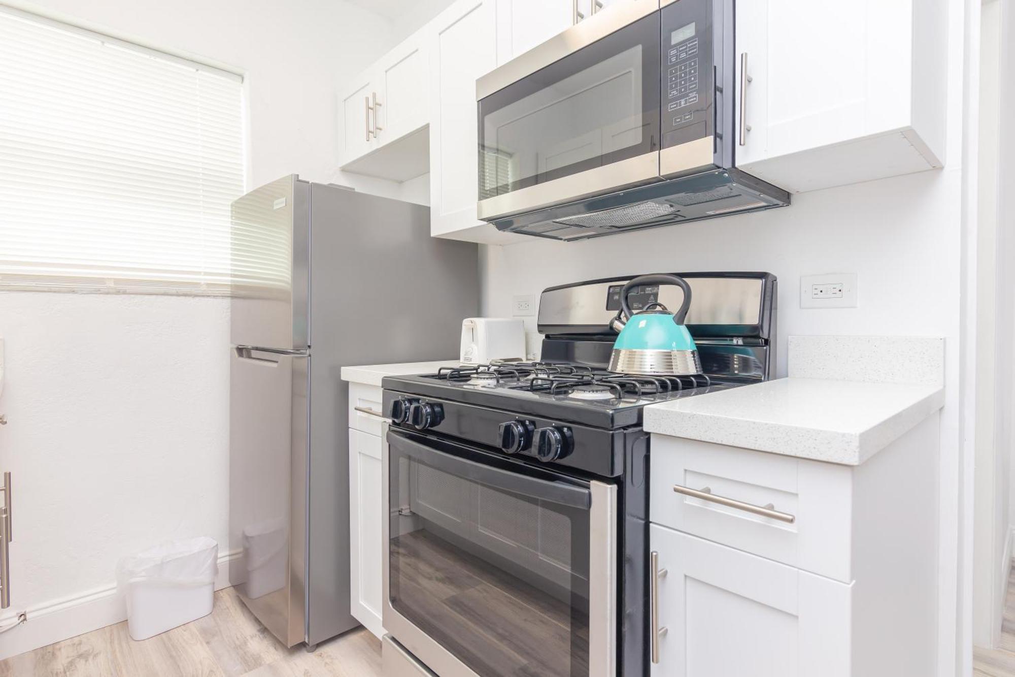 Ocean Drive Deco Apt W/2 Queen Beds, Steps 2 Beach 마이애미 비치 외부 사진