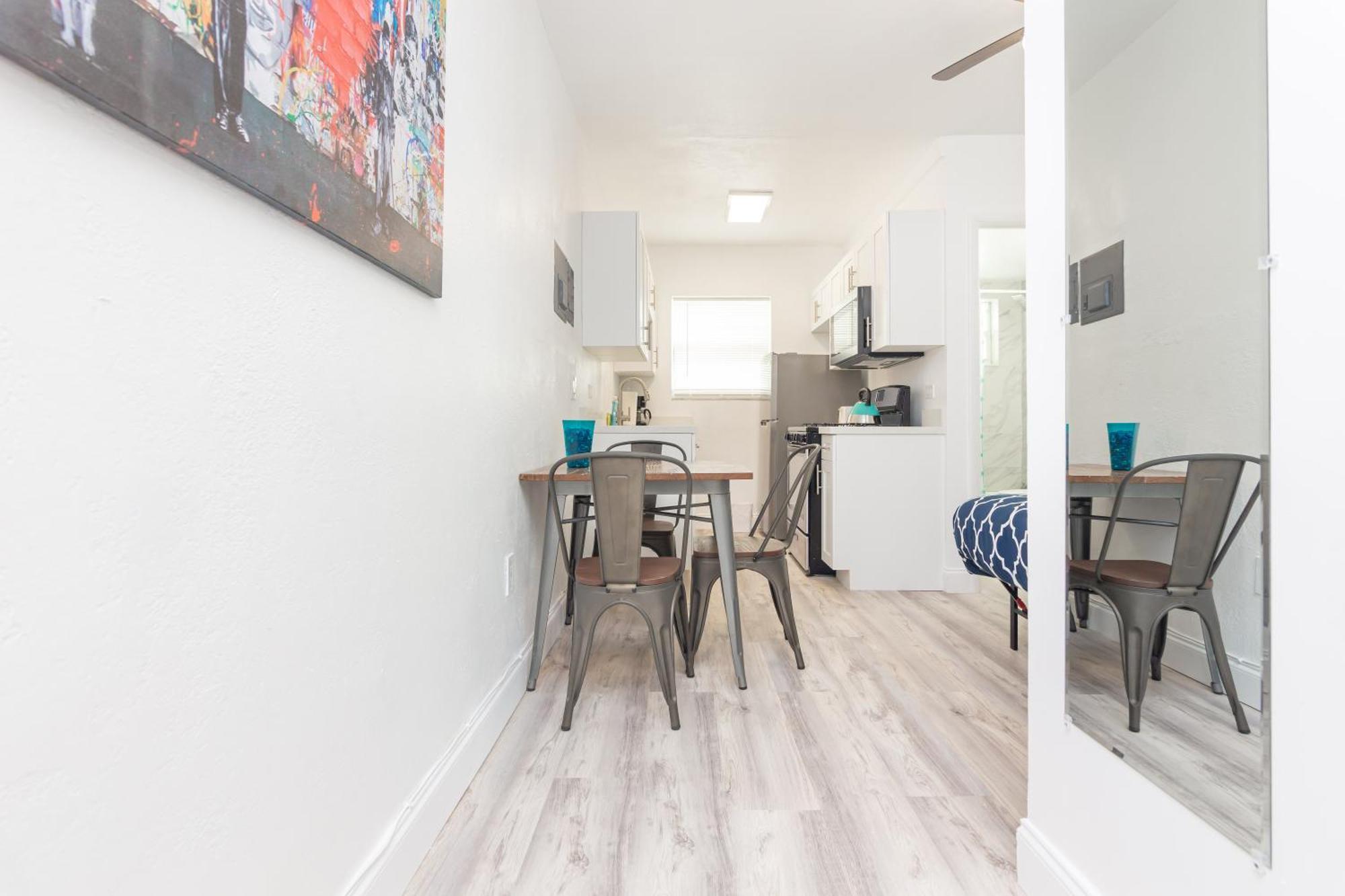 Ocean Drive Deco Apt W/2 Queen Beds, Steps 2 Beach 마이애미 비치 외부 사진